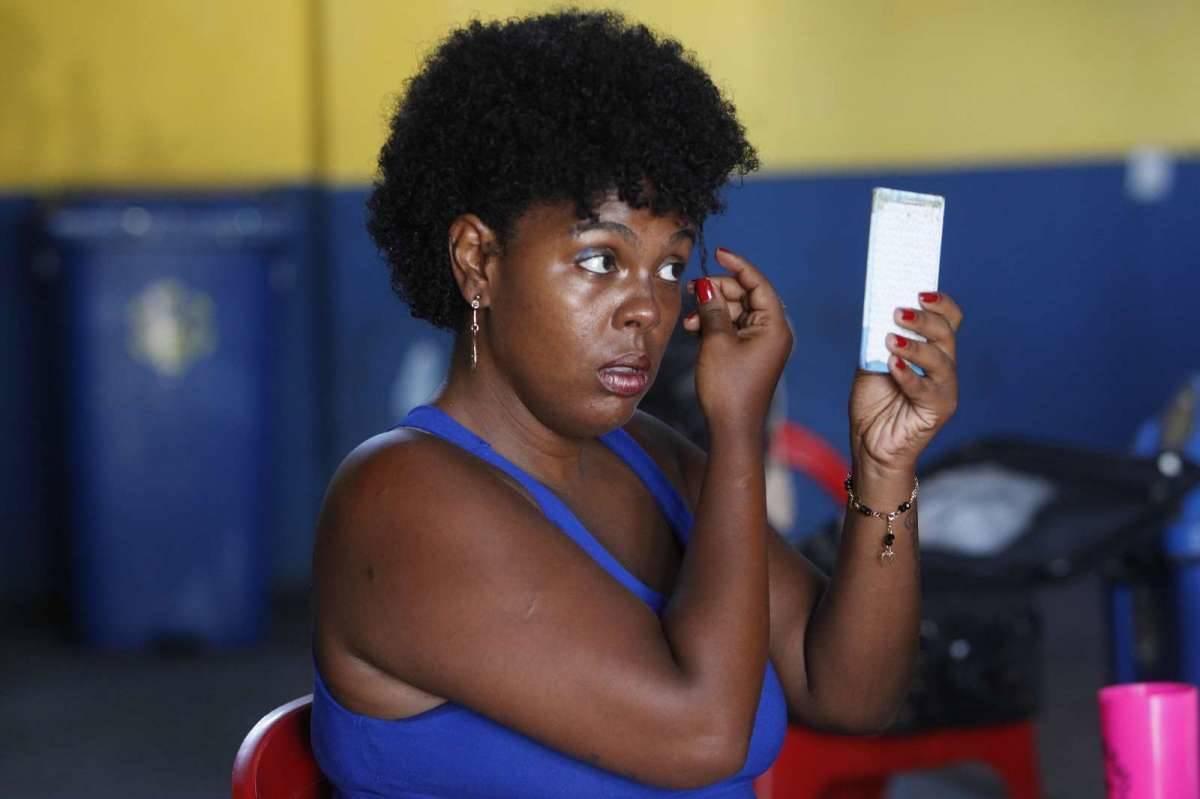 09/01/2019 - Dominical / Especial sobre ala Plus Size da escola de Samba GRES Paraíso do Tuiuti. Na imagem, integrantes da ala Plus Size se preparam para sessão de fotos e ensaio para o desfile do Carnaval 2019. Foto de Alexandre Brum / Agência O Dia - CIDADE CARNAVAL CULTURA ARTE ENTRETENIMENTO SAMBA AGREMIAÇÕES DESFILE MULHER BELEZA PESO OBESIDADE GORDO GORDA FANTASIA. Alexandre Brum / Agência O Dia