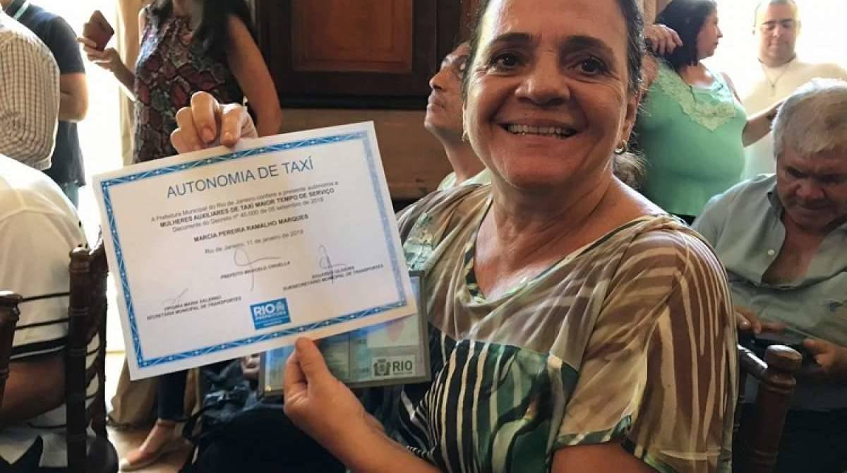 Os taxistas Rose Santos e Edivaldo Araújo   