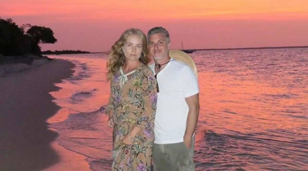 Luciano Huck e Ang&eacute;lica curtindo o por do sol durante a viagem de f&eacute;rias 