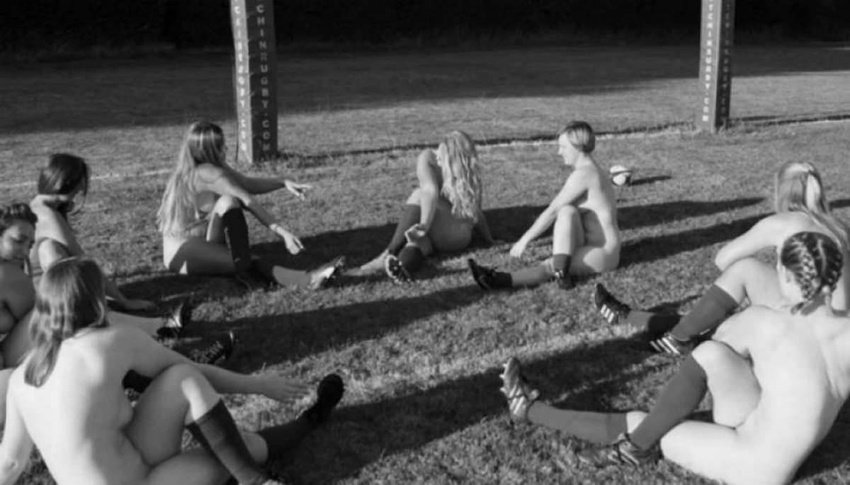 Jogadoras de rúgbi da Inglaterra posam nuas