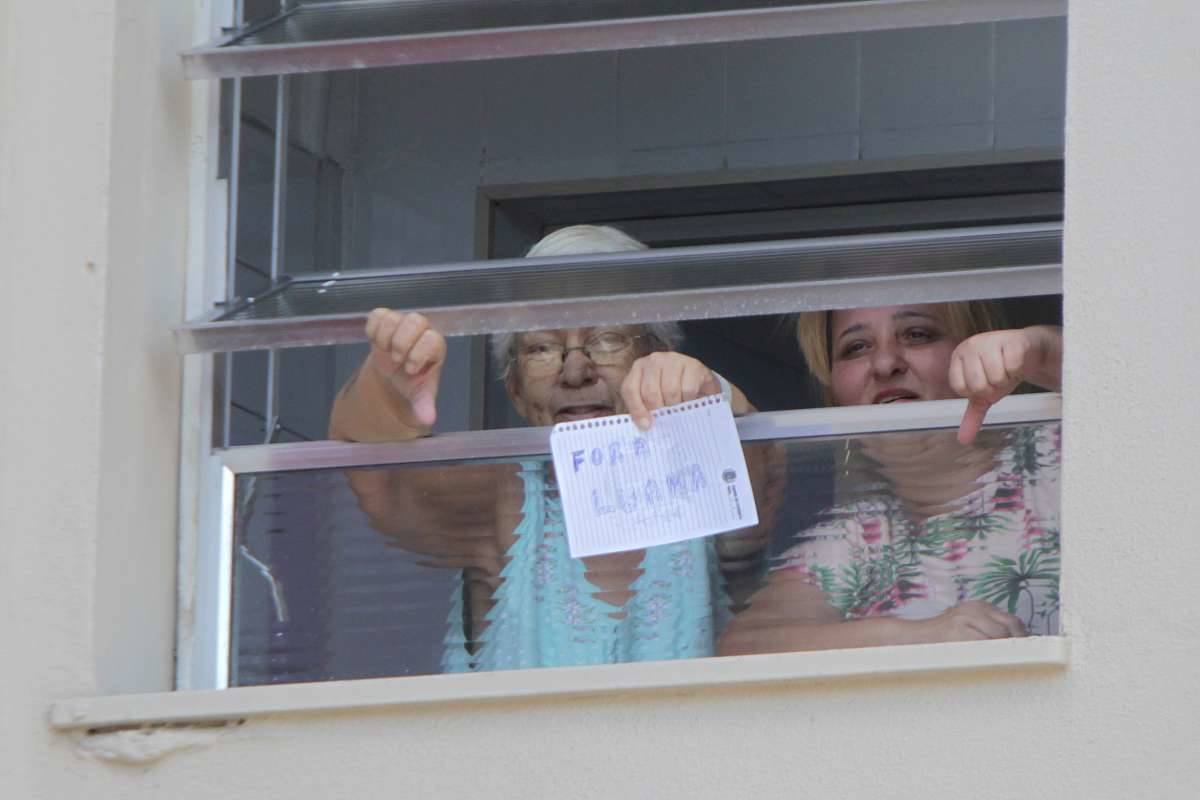 Rio, 11/01/2019 - Servidores do Hospital Federal de Bonsucesso e integrantes de sindicatos da &aacute;rea de s&aacute;ude  protestam, na manh&atilde; desta sexta-feira (11), contra a festa organizada pela dire&ccedil;&atilde;oda unidade para comemorar os 70 anos do HFB - Foto: Luciano Belford/Ag&ecirc;ncia O Dia