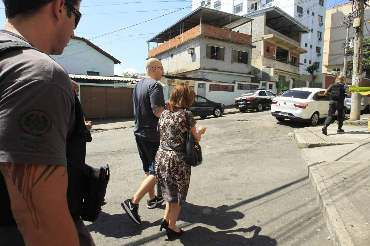 Rio, 13/01/2019 - Ex-delegada e deputada estadual Martha Rocha deixa o Hospital Estadual Getúlio Vargas para onde foi levado seu motorista, baleado na perna, após o carro em que estavam estava ser alvo de tiros na manhã deste domingo, 13, na Rua Belizário Pena, próximo à Avenida Brasil, no bairro da Penha, na Zona Norte do Rio - Foto: Estefan Radovicz/Agência O Dia