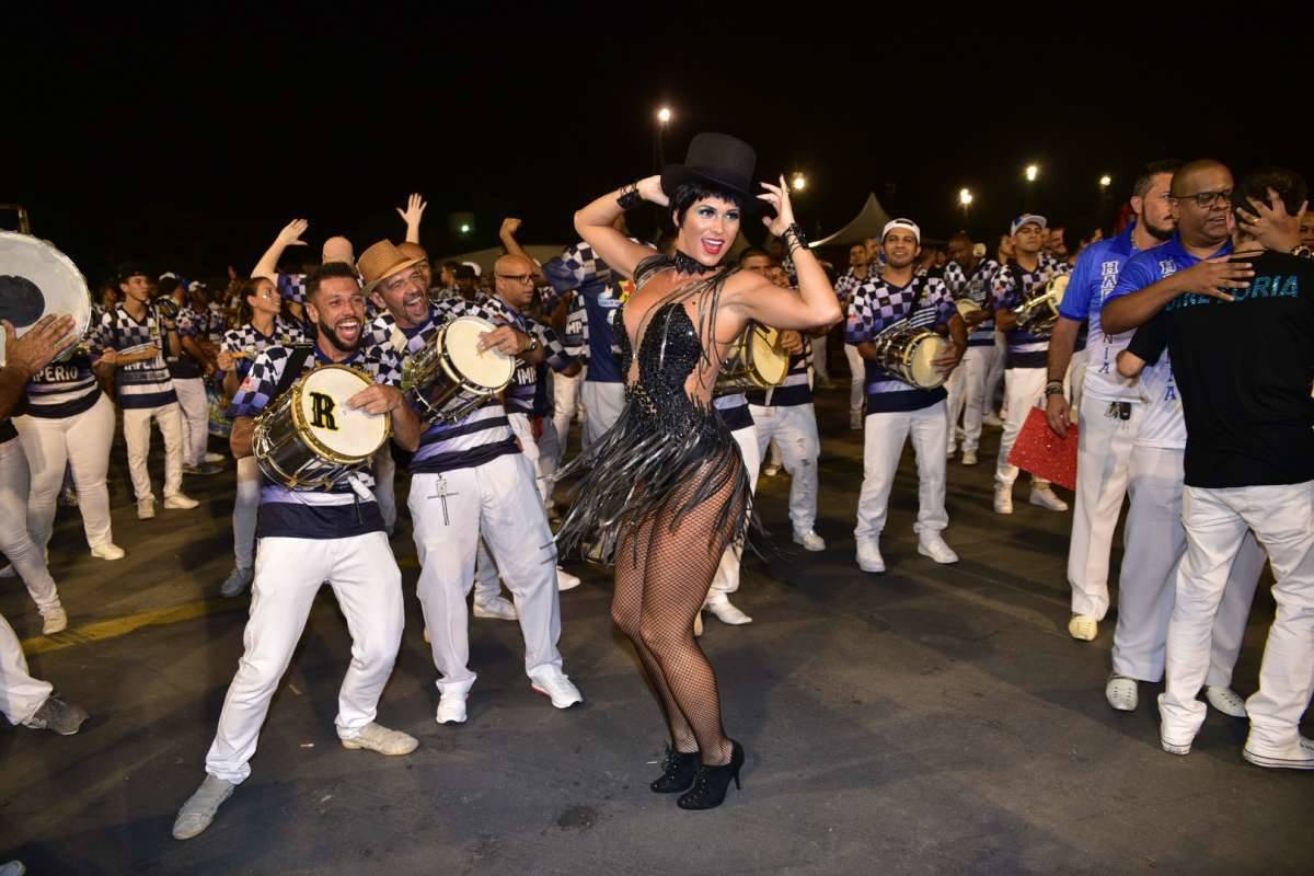 Lívia Andrade no ensaio técnico da Império de Casa Verde, no Sambódromo do Anhembi, em São Paulo