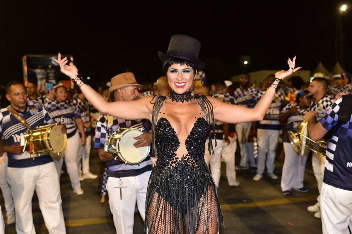 Lívia Andrade no ensaio técnico da Império de Casa Verde, no Sambódromo do Anhembi, em São Paulo