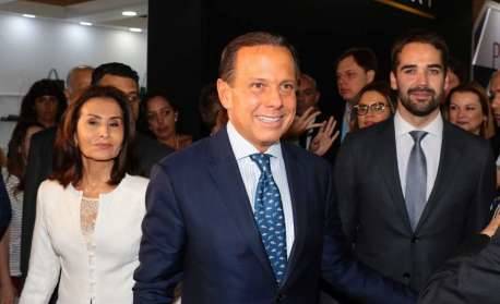 Doria e Leite chegam à votação nas prévias do PSDB em clima de torcida organizada