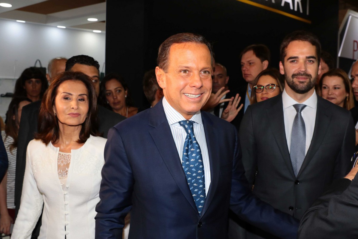 1-14-9--20 - AGÊNCIA DE NOTÍCIAS/PARCEIRO - O governador de São Paulo, João Doria Jr, acompanhado do governador do Rio Grande do Sul, Eduardo Leite, participam da abertura oficial da 46ª Feira Internacional de Calçados, Artefatos de Couro e Assessórios de Moda (Couromodas), realizada no Pavilhão de Exposição Expo Center, na Vila Guilherme, zona norte de São Paulo, na tarde desta segunda-feira (14). Foto: Paulo Guereta/Parceiro/Agência O Dia