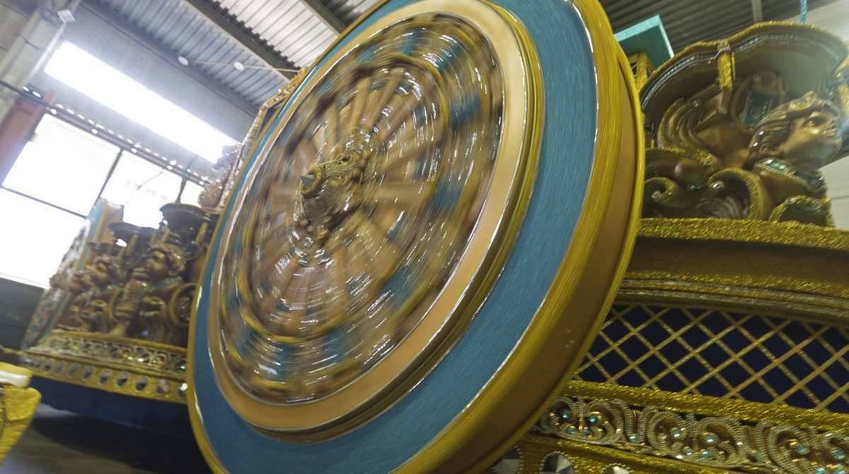 CARNAVAL 2019 - Preparativos das escolas de samba nos barracões na Cidade do Samba. Na foto no barracão da Viradouro, fantasias sendo confeccionadas. Foto: Daniel Castelo Branco / Agência O Dia