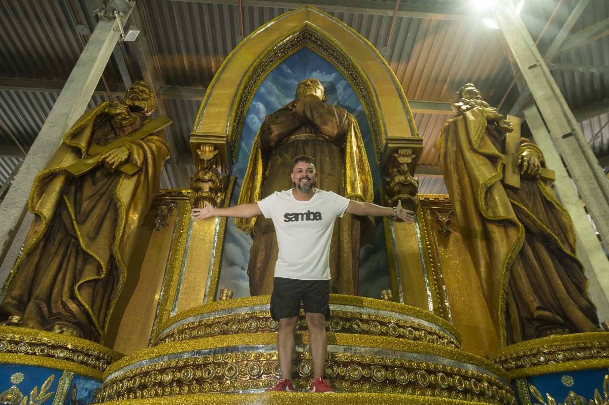 CARNAVAL 2019 - Preparativos das escolas de samba nos barracões na Cidade do Samba. Na foto no barracão da Viradouro, fantasias sendo confeccionadas. Foto: Daniel Castelo Branco / Agência O Dia