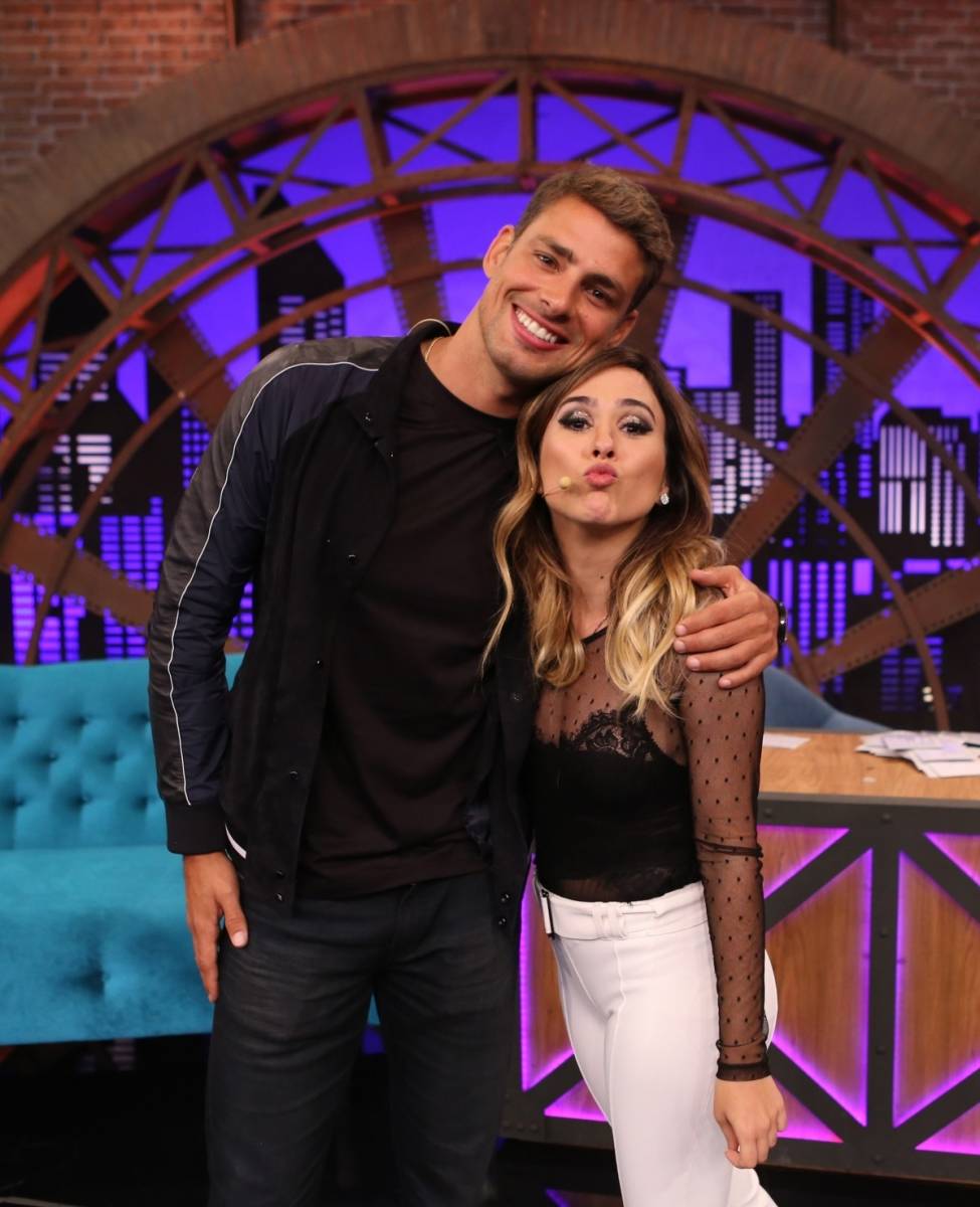 Globo/Divulgação
photoshop:ColorMode: 3
photoshop:DateCreated: 2017-07-12T20:38:43.019 2019-01-10
photoshop:ICCProfile: sRGB IEC61966-2.1
photoshop:LegacyIPTCDigest: 6E60F2C1810EAD6217EF1947316772A2
signature: 40bffbf1e08455cd0729a7dcbfbf82cb612ffcadd2e804b2b2e702226ab14b63
tiff:Make: Canon
tiff:Model: Canon EOS 6D
tiff:Orientation: 1
tiff:ResolutionUnit: 2
tiff:XResolution: 7200000/100000
tiff:YResolution: 7200000/100000
unknown: 2
xmp:CreateDate: 2017-07-12T20:38:43
xmp:CreatorTool: FotoWare FotoStation
xmp:MetadataDate: 2017-07-13T22:54:56-03:00
xmp:ModifyDate: 2017-07-13T22:54:56-03:00
xmp:Rating: 2
xmpMM:DocumentID: adobe:docid:photoshop:899876d2-a88e-117a-ace0-8a3019e678ed
xmpMM:InstanceID: xmp.iid:f88bb986-d500-4473-9a3e-be4c64a2aa2d
xmpMM:OriginalDocumentID: EF60B5FAF75D20E5D64A804F0F6A498F
Profiles:
Profile-8bim: 13124 bytes
Profile-exif: 6068 bytes
Profile-icc: 3144 bytes
Profile-iptc: 4000 bytes