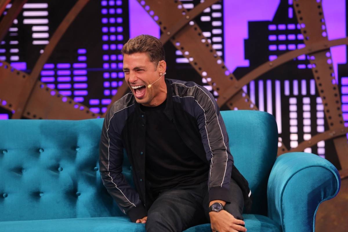 Globo/Divulgação
    photoshop:ColorMode: 3
    photoshop:DateCreated: 2017-07-12T18:34:33.019 2019-01-10
    photoshop:ICCProfile: sRGB IEC61966-2.1
    photoshop:LegacyIPTCDigest: 859226E75848839CBEAF1F3C73AD6B67
    signature: 9883532a96bfa64d61f08b242b794f6794c53aaa355abbfd6e09214be896a87d
    tiff:Make: Canon
    tiff:Model: Canon EOS 6D
    tiff:Orientation: 1
    tiff:ResolutionUnit: 2
    tiff:XResolution: 7200000/100000
    tiff:YResolution: 7200000/100000
    unknown: 2
    xmp:CreateDate: 2017-07-12T18:34:33
    xmp:CreatorTool: FotoWare FotoStation
    xmp:MetadataDate: 2017-07-13T22:51:55-03:00
    xmp:ModifyDate: 2017-07-13T22:51:55-03:00
    xmp:Rating: 2
    xmpMM:DocumentID: adobe:docid:photoshop:1dae95be-a88e-117a-ace0-8a3019e678ed
    xmpMM:InstanceID: xmp.iid:1e64a0ec-187f-486c-9e1b-4c2f4dda974a
    xmpMM:OriginalDocumentID: CC0EC28E338351BC47822EF2CBA2B7C6
  Profiles:
    Profile-8bim: 13184 bytes
    Profile-exif: 7956 bytes
    Profile-icc: 3144 bytes
    Profile-iptc: 4000 bytes - Cauã Reymond é o primeiro convidado de Tatá Werneck na estreia de ‘Lady Night’ na Globo
      Caption