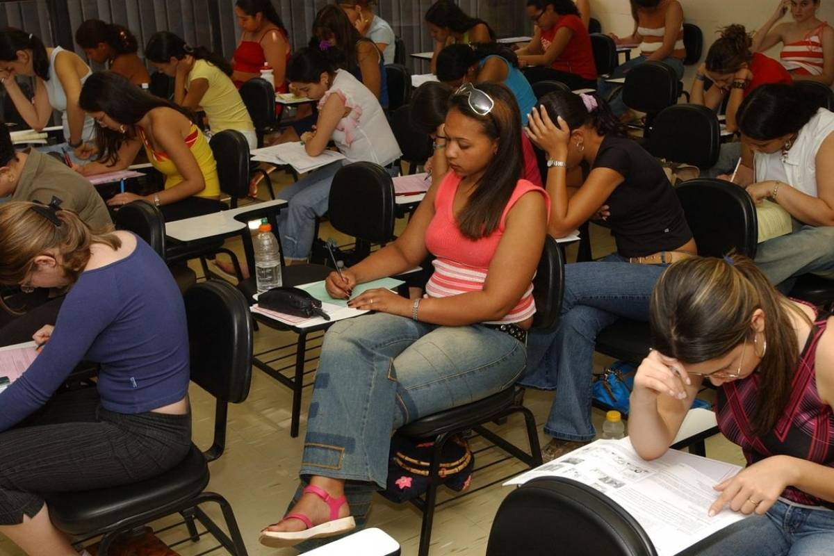 Com escolas fechadas por conta da pandemia, muitos alunos sem acesso a ensino pela internet ficarão em desvantagem 
no exame