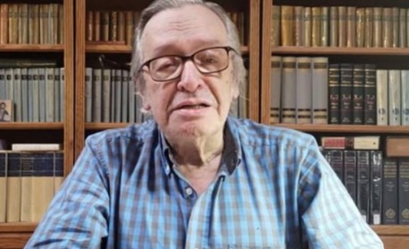 Olavo de Carvalho recebe alta após ficar internado por quatro meses