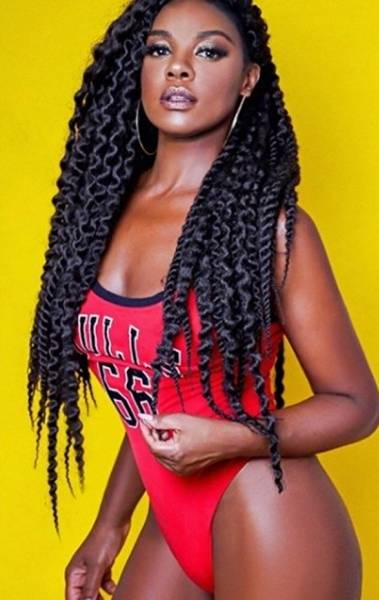 Cris Vianna exibe corpão em foto