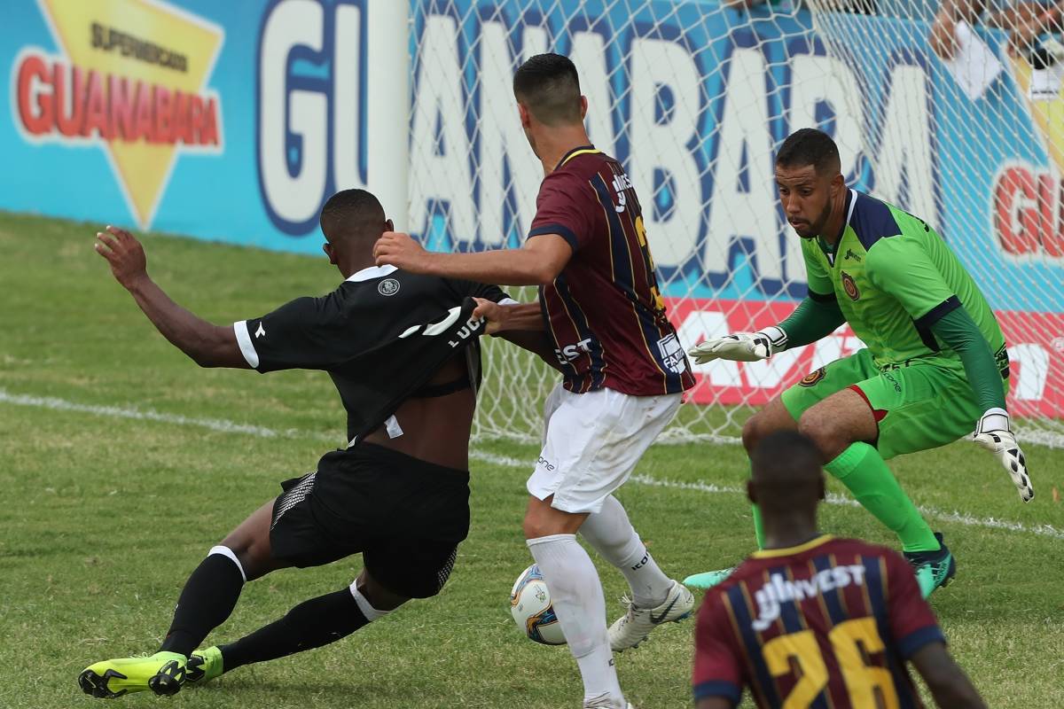 Vasco bateu o Madureira por 1 a 0