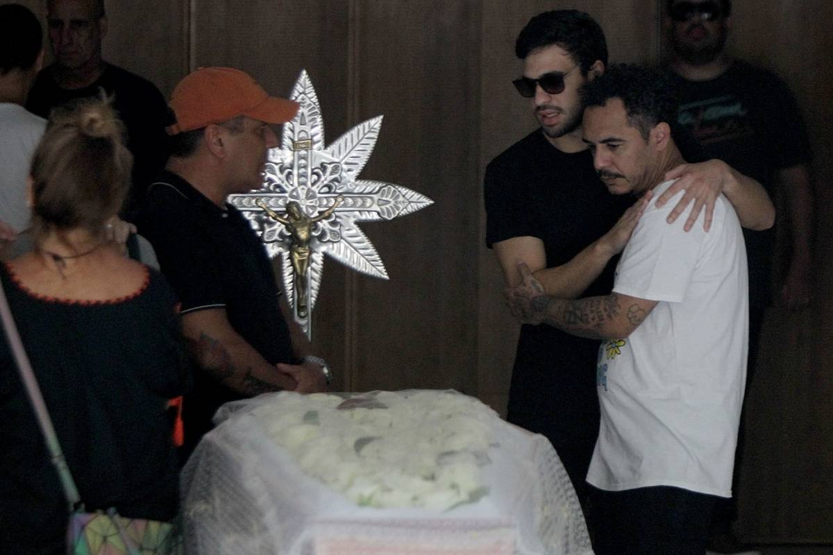 Rio, 19/01/2019 - O cantor Marcelo D2 comparece ao vel&oacute;rio de um dos fundadores do O Rappa, Marcelo Yuka realizado na sala Cec&iacute;lia Meireles,a na Lapa, no Centro do Rio, neste s&aacute;bado (19). O m&uacute;sico e compositor morreu no fim da noite de sexta-feira (18), aos 53 anos, no Rio de Janeiro. 