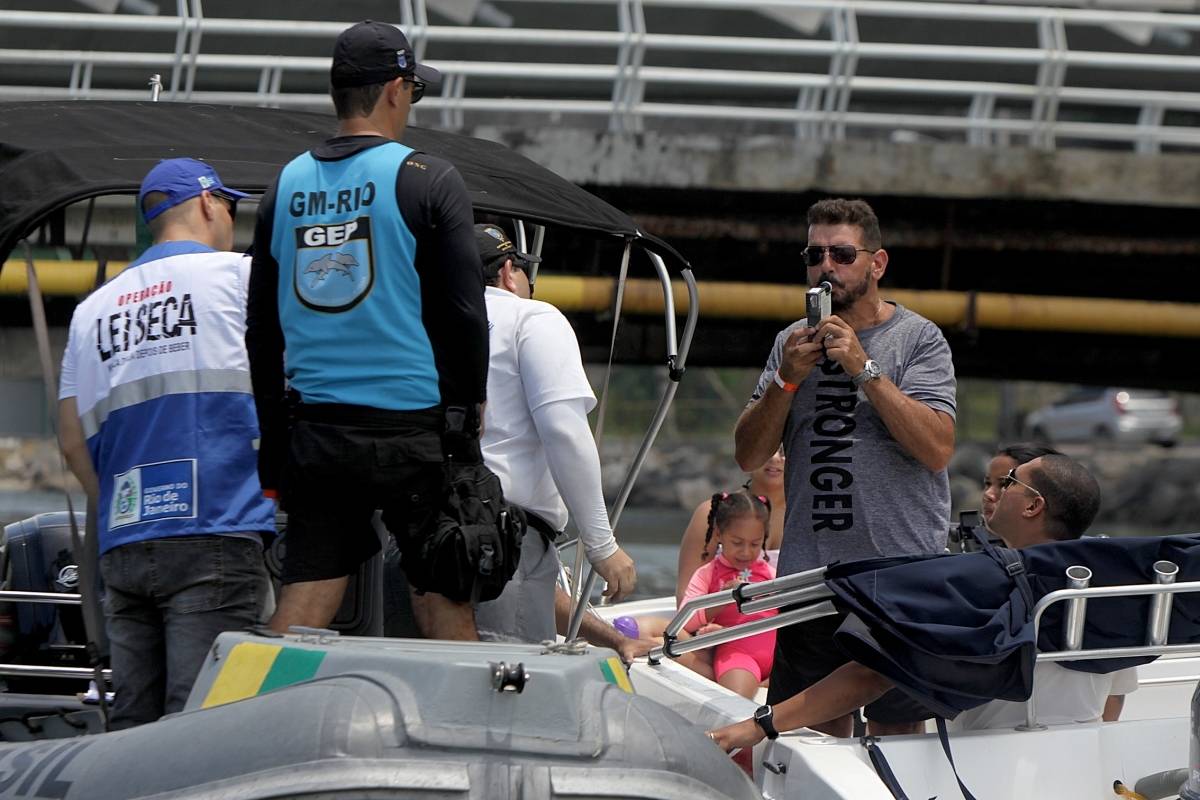 Rio de Janeiro 19/01/2019 - Come&ccedil;ou neste s&aacute;bado a Opera&ccedil;&atilde;o Lei Seca Mar&iacute;tima, em parceria com a Capitania dos Portos. O objetivo da a&ccedil;&atilde;o, que &eacute; in&eacute;dita no pa&iacute;s, &eacute; prevenir acidentes no mar causados pela combina&ccedil;&atilde;o de bebida e dire&ccedil;&atilde;o. Foto: Luciano Belford/Ag&ecirc;ncia O Dia