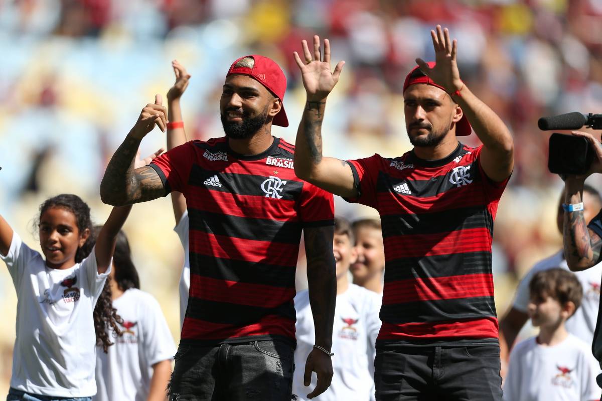Gabigol e Arrascaeta foram apresentados à torcida antes de a bola rolar