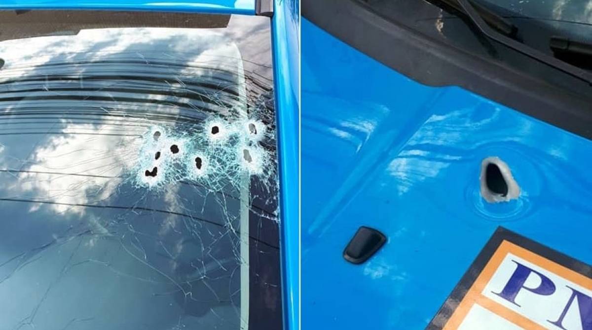 Viatura ficou com muitas marcas de tiro