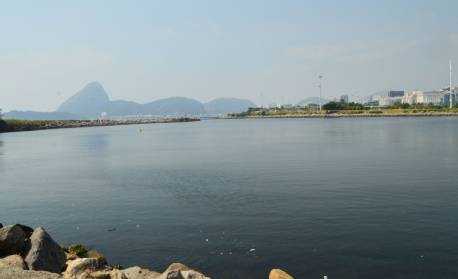 Homem desaparece após naufrágio na Baía de Guanabara