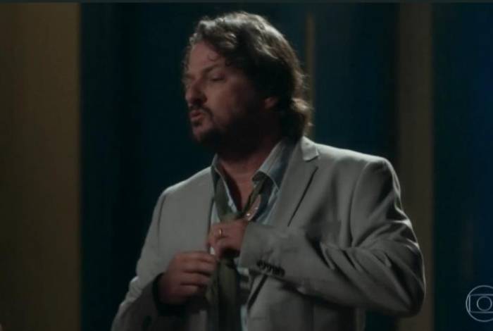 Marcelo Serrado vive o machista Nicolau em 'O Sétimo Guardião' - Reprodução