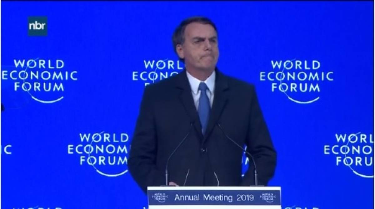 Presidente Jair Bolsonaro faz breve discurso em primeira agenda internacional