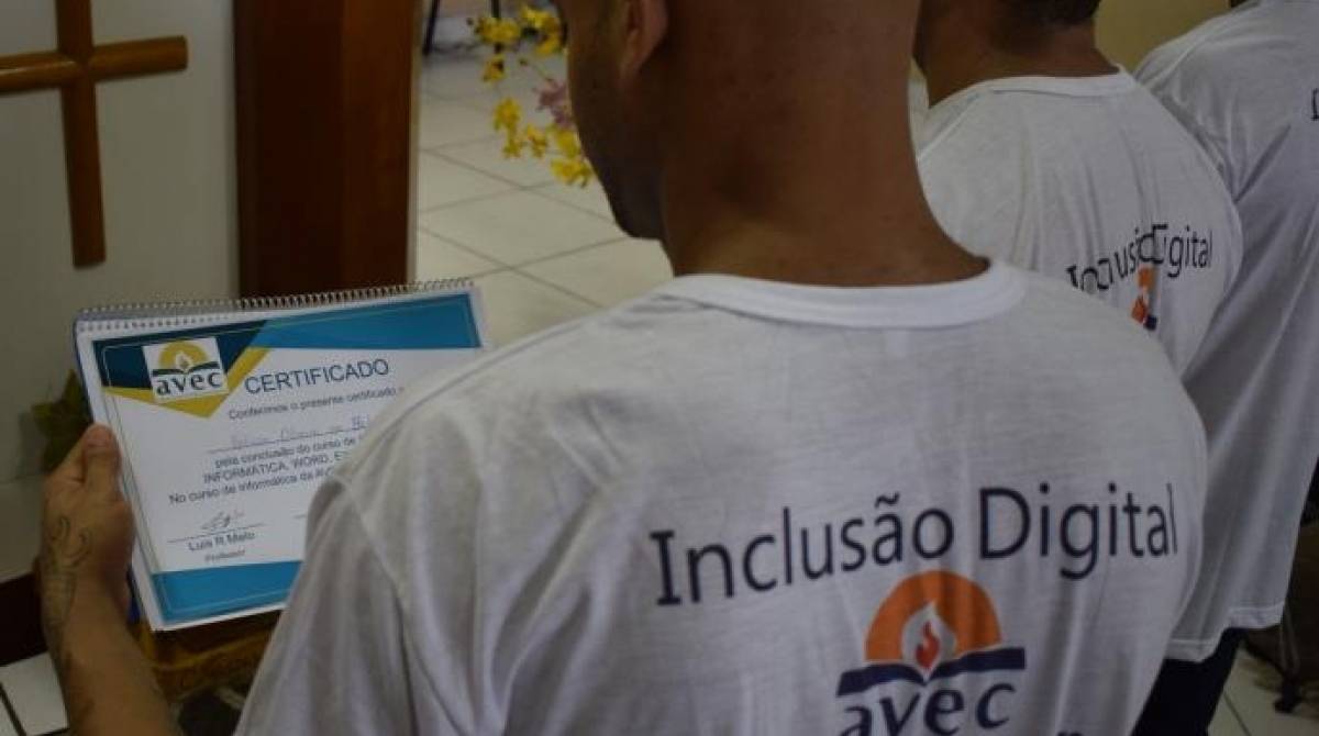 Internos de unidade prisional de Bangu se formam em cursos profissionalizantes