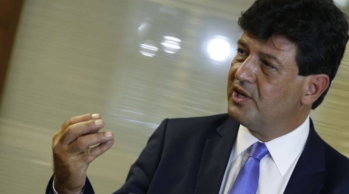 O ministro da sa&uacute;de, Luiz Henrique Mandetta, disse que monitoramento ser&aacute; feito de forma constante: 'N&atilde;o sabemos se por um ano, ou mais. Tudo vai depender da dispers&atilde;o', explicou