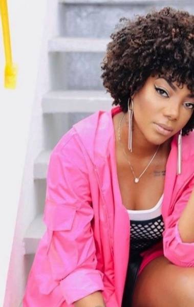 Ludmilla com cabelo crespo black power - Instagram