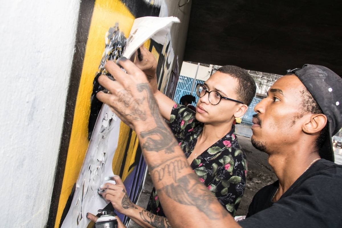 O Desurbanis retrata personagens 'invisíveis' no cotidiano da cidade pelo olhar de três artistas gráficos em interferências mútuas