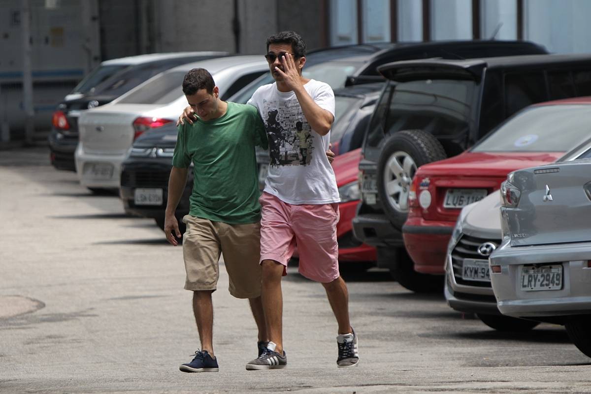 Rio de Janeiro 23/01/2019 - Familiares e amigos do ator Caio Junqueira comparecem ao Hospital Miguel Couto na G&aacute;vea, ap&oacute;s ser anunciada a morte do artista. O ator estava internado em estado grave, ap&oacute;s se envolver em um acidente de carro no Aterro do Flamengo h&aacute; uma semana. Foto: Luciano Belford/Ag&ecirc;ncia O Dia