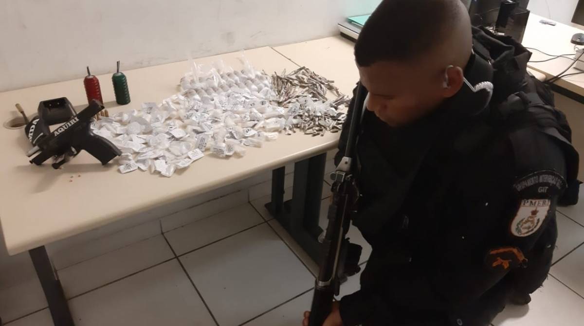 Drogas apreendidas no Morro do Adeus, no Complexo do Alemão