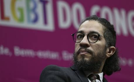 Justiça diz ter competência para julgar ação de indenização de Jean Wyllys contra Olavo de Carvalho