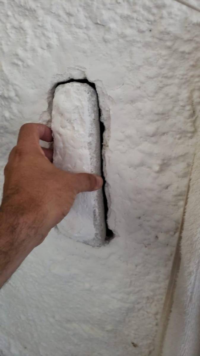 Material apreendido estava escondido na parede de uma cela do Instituto Penal Vicente Piragibe, no Complexo Penitenciário de Gericinó, onde está preso Leandro Pires dos Santos