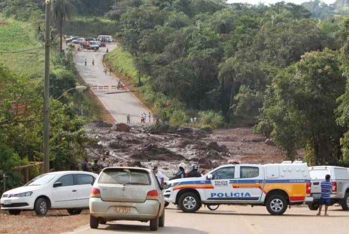 Vista dos destroços após o rompimento de uma barragem da mineradora Vale na Mina  Feijão, em Brumadinho, região metropolitana de Belo Horizonte, Minas Gerais, na manhã deste sábado