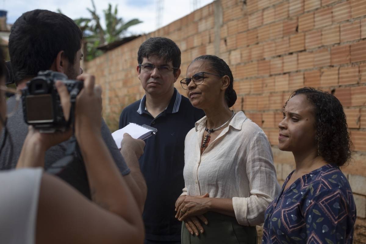 A ex-ministra do Meio Ambiente Marina Silva em Casa Grande, comunidade afetada pelo rompimento de uma barragem da mineradora Vale, em Brumadinho, Minas Gerais - Mauro Pimentel/ AFP