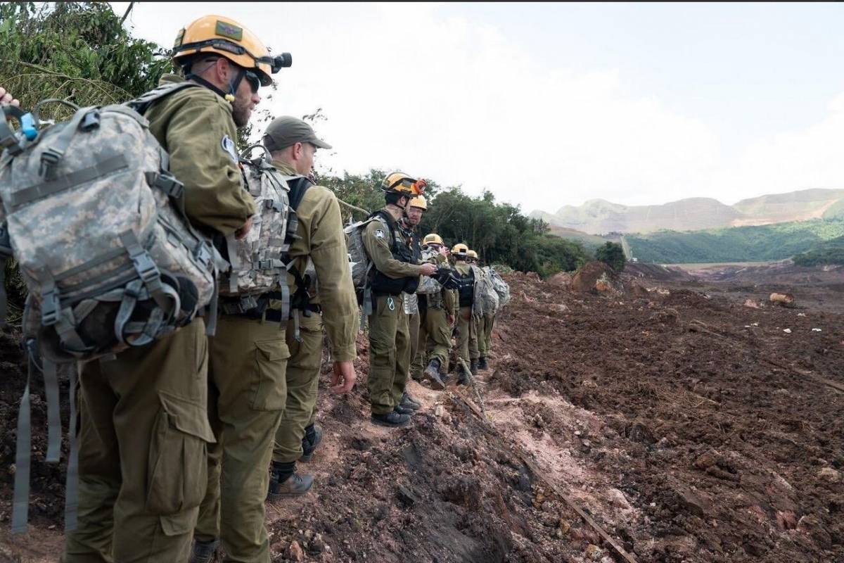 A equipe de cerca de 130 soldados e oficiais israelenses desembarcou domingo à noite - Israel Defense Forces