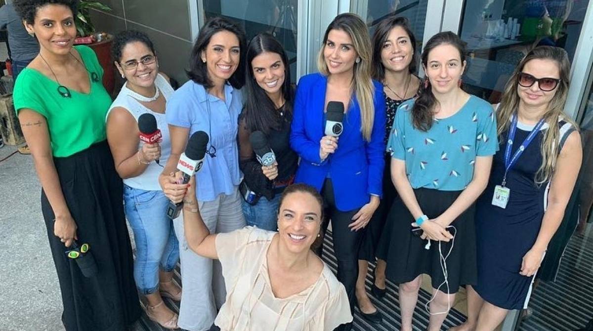 Record "espera" CNN para definir questões de sua programação