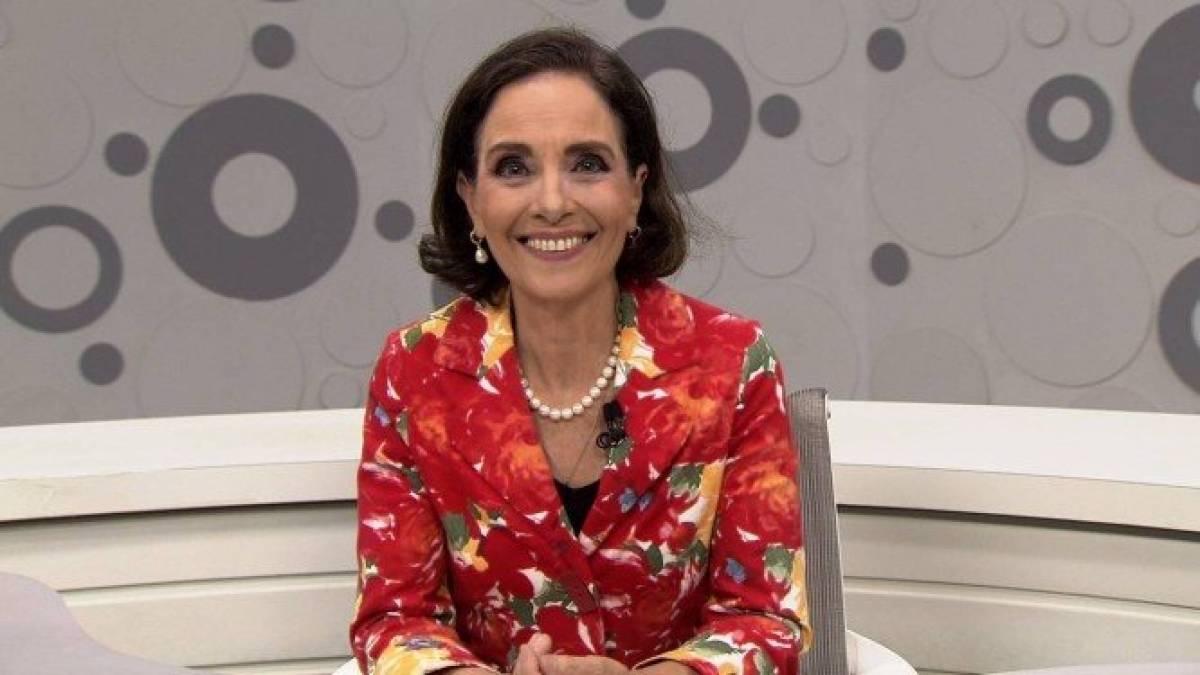 Vera Barroso é a apresentadora do 'Sem Censura' - Reprodução