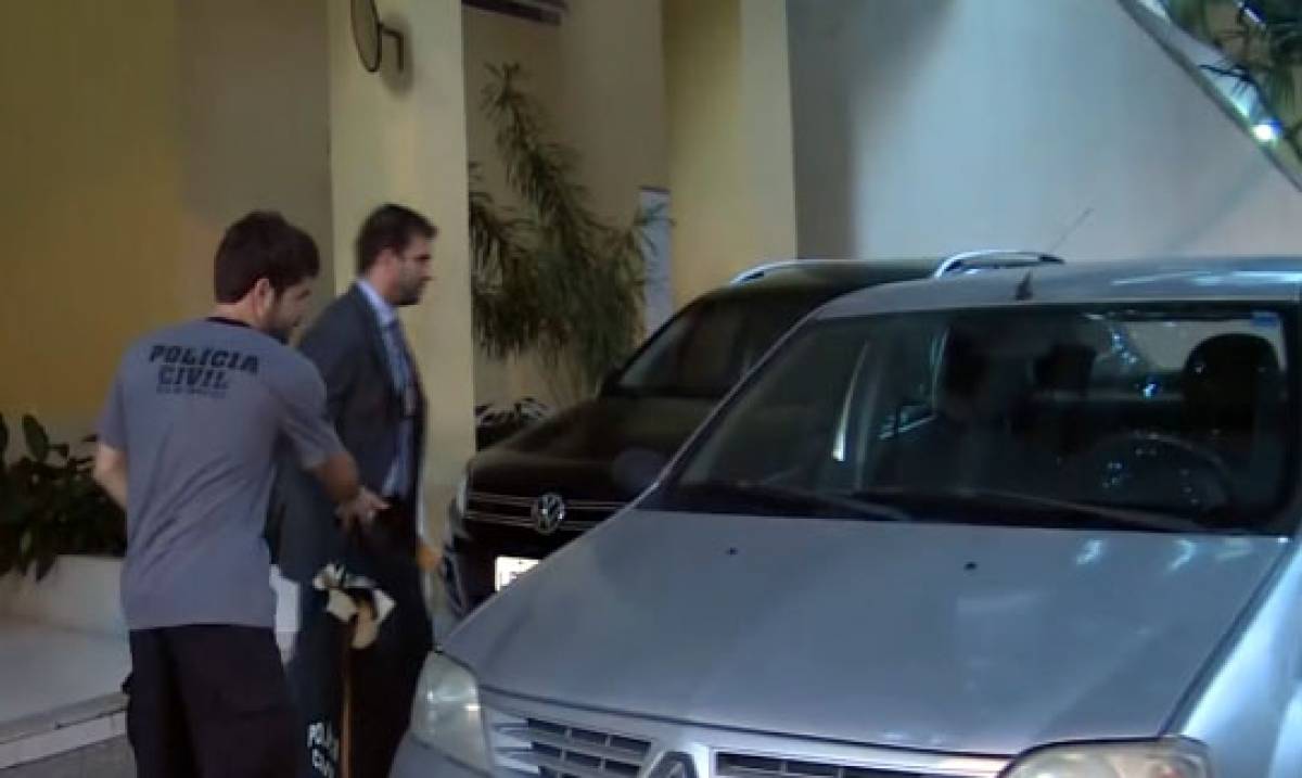 Agentes na casa de Leonardo Jacob no Leblon, na Zona Sul do Rio