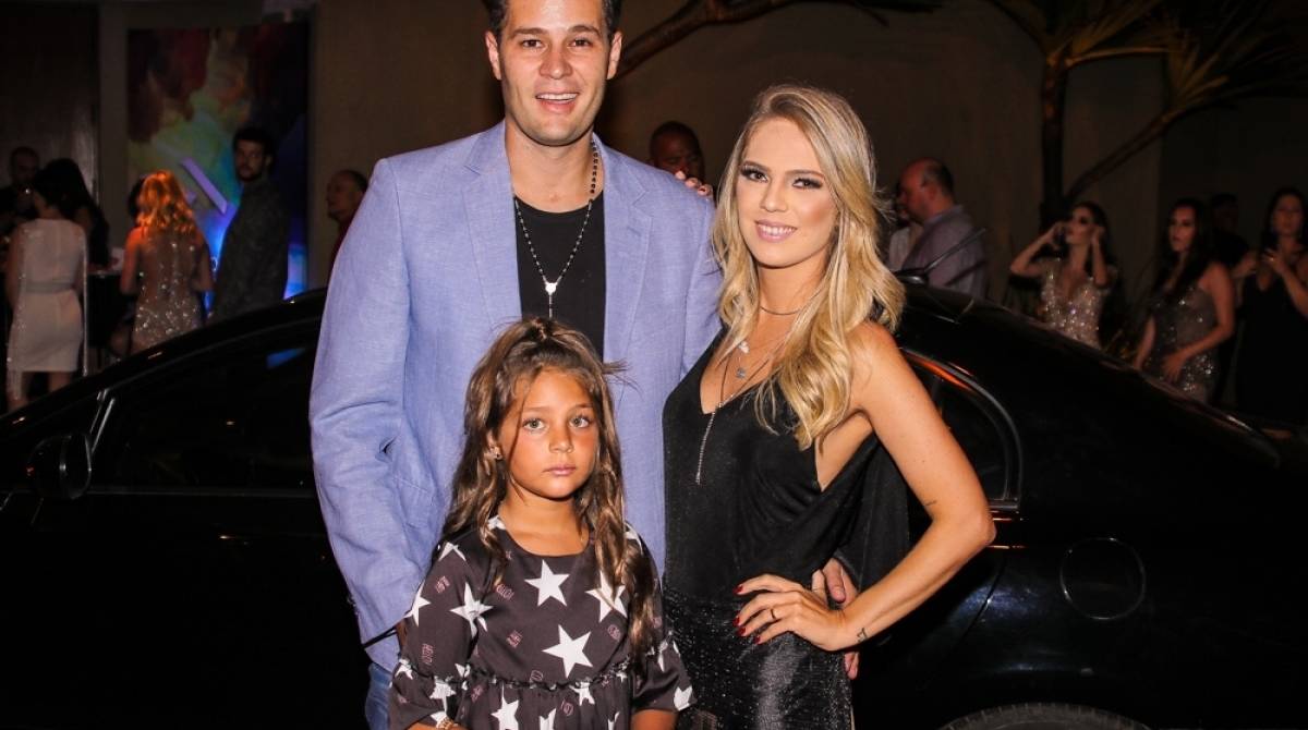 Pedro Leonardo com a mulher, Thais Gebelein, e a filha