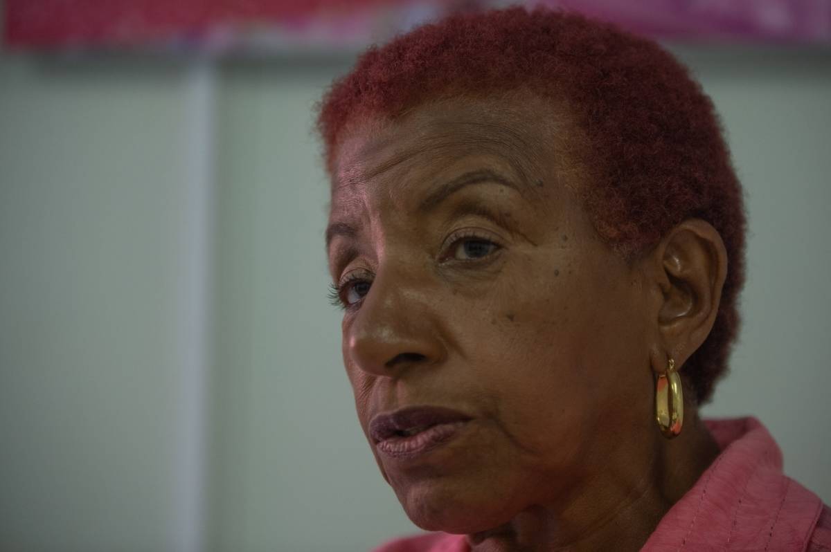 Rio,31/01/2019 - BARRACAO DA MANGUEIRA - A cantora e compositora Leci Brand&atilde;o, visita o barrac&atilde;o da Mangueira, Cidade do Samba, zona Portu&aacute;ria do Rio de Janeiro.Foto: Armando Paiva/ Ag&ecirc;ncia O Dia  Cidade, Mangueira, Cidade do Samba, Carnavalesco, Leci Brandao - Armando Paiva