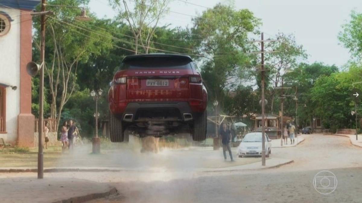 Carro voador de 'O Sétimo Guardião' divide opiniões na internet - Reprodução