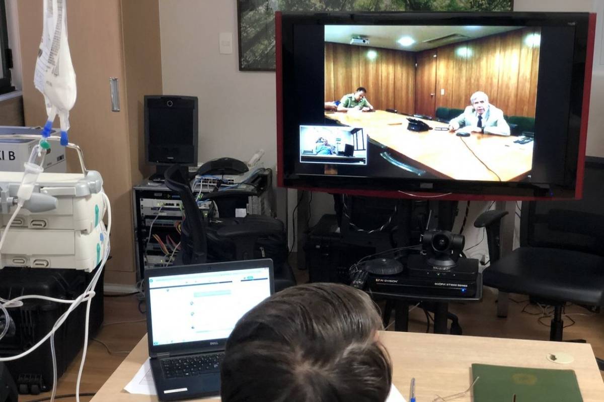 O presidente Jair Bolsonaro faz reunião por vídeoconferência com o Ministro Chefe do Gabinete de Segurança Institucional, General Heleno.
 - Divulgação/ Presidência da República