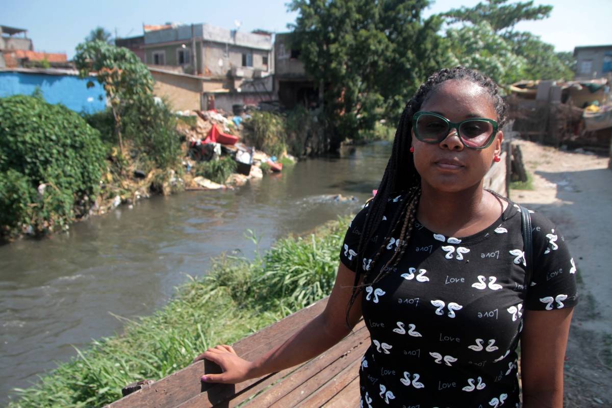 Rio de Janeiro 01/02/2019 -  O Dia no seu bairro. Entulho, falta de agua e ausencia de asfalto sao as maiores reclamacoes dos moradores do bairro Chatuba na Baixada.Na foto: Ana Paula Barreto, 29 anos.Foto: Fernanda Dias / Agencia O Dia.