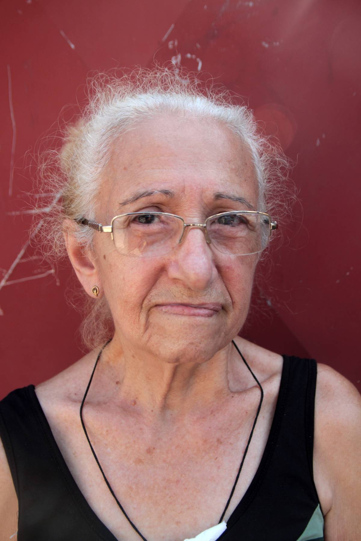 Rio de Janeiro 01/02/2019 -  O Dia no seu bairro. Entulho, falta de agua e ausencia de asfalto sao as maiores reclamacoes dos moradores do bairro Chatuba na Baixada. Na foto: Iaraci da Silva, 75 anos.Foto: Fernanda Dias / Agencia O Dia.