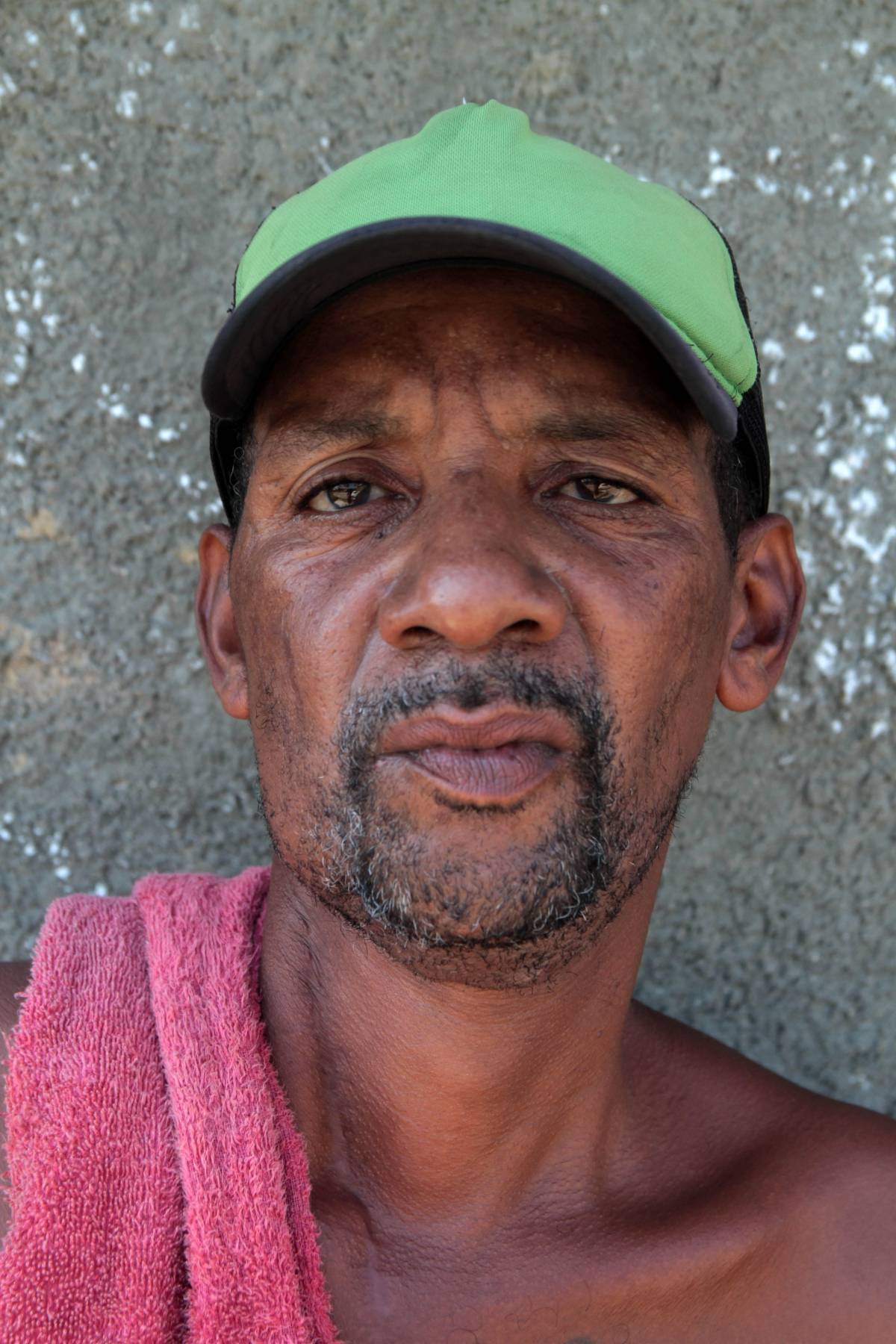 Rio de Janeiro 01/02/2019 -  O Dia no seu bairro. Entulho, falta de agua e ausencia de asfalto sao as maiores reclamacoes dos moradores do bairro Chatuba na Baixada.Na foto: Adriano Alves 43 anos.Foto: Fernanda Dias / Agencia O Dia.