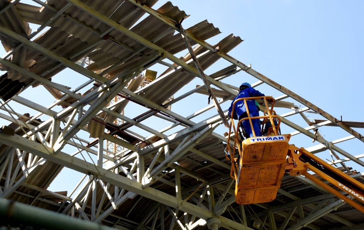 Início da recuperação do telhado do estádio das Laranjeiras - Mailson Santana/ Fluminense