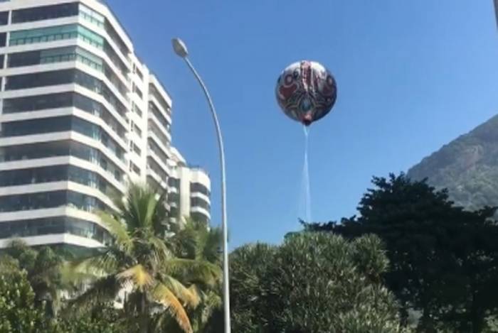 Balão cai em condomínio em São Conrado
