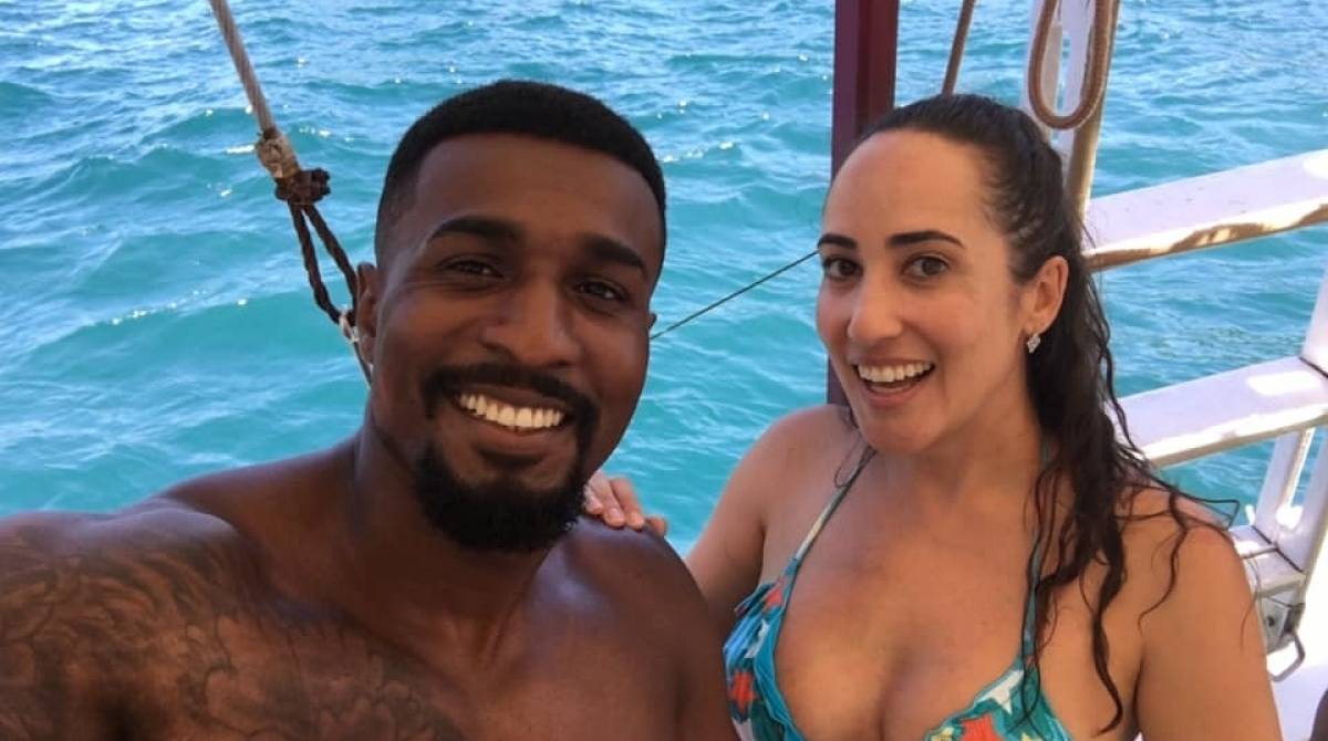 Os agentes encontraram a médica veterinária Paula Patrícia de Melo, de 38 anos, e o namorado Givanilson Valdemir dos Santos, de 26, dentro de um veículo Jeep Renegade - Reprodução/ Facebook