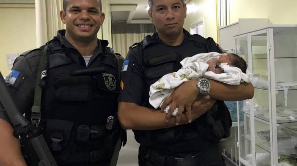 PMs levaram o bebê até uma unidade de saúde